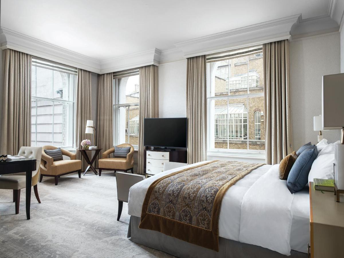 Hotel The Langham Londra Esterno foto A bedroom at the hotel