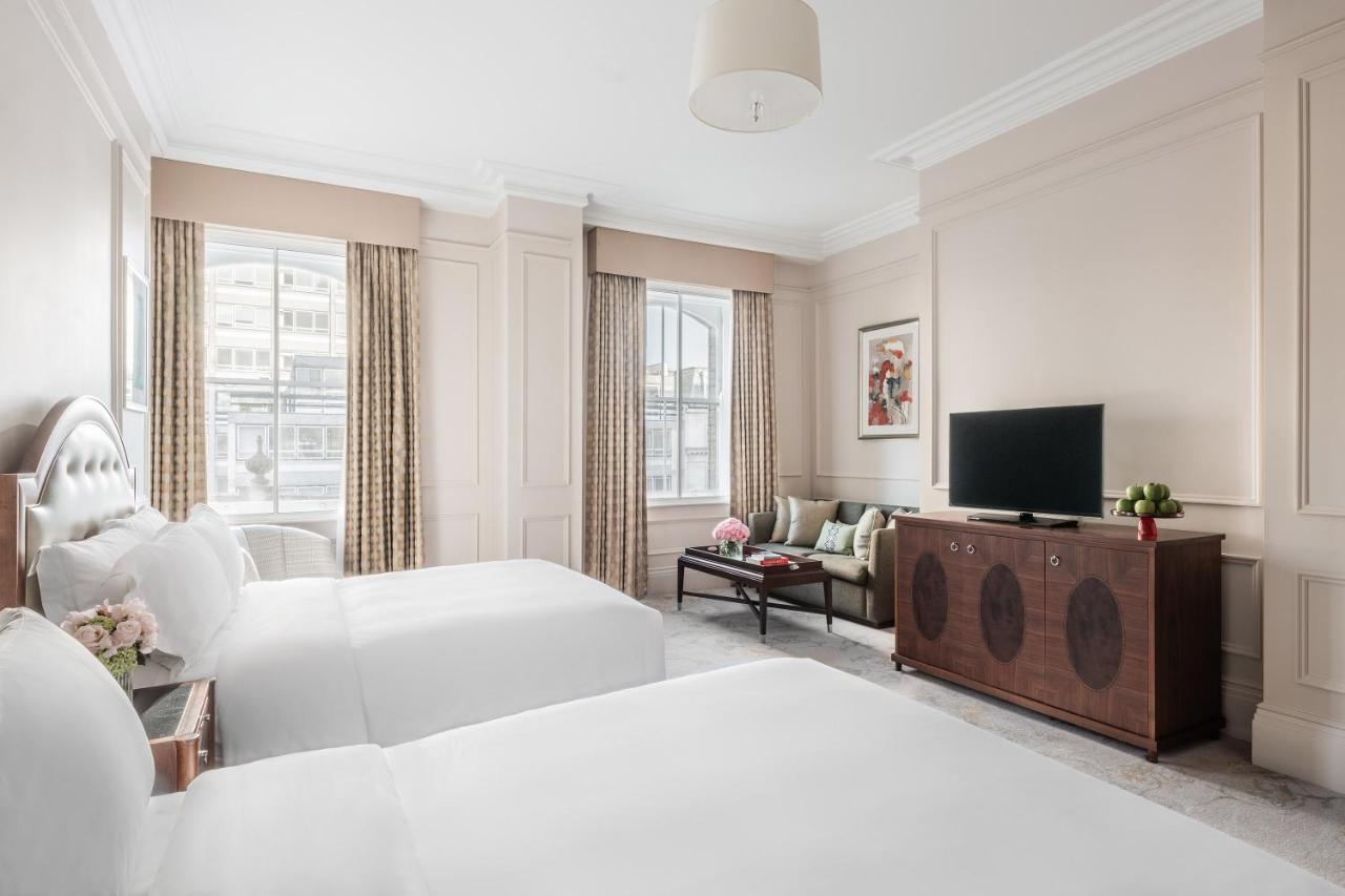 Hotel The Langham Londra Esterno foto A room at The Carlyle