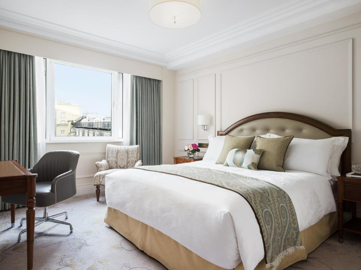 Hotel The Langham Londra Esterno foto A bedroom at the hotel