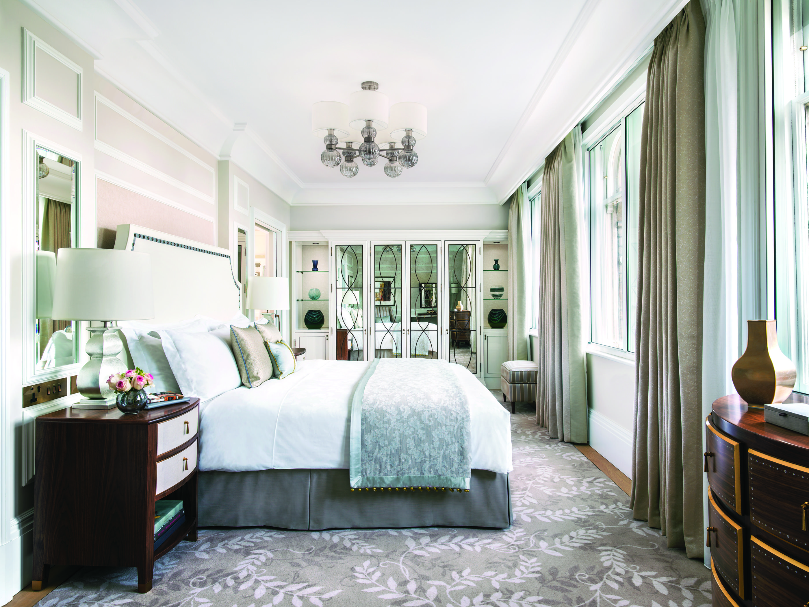 Hotel The Langham Londra Esterno foto A bedroom at The Dorchester