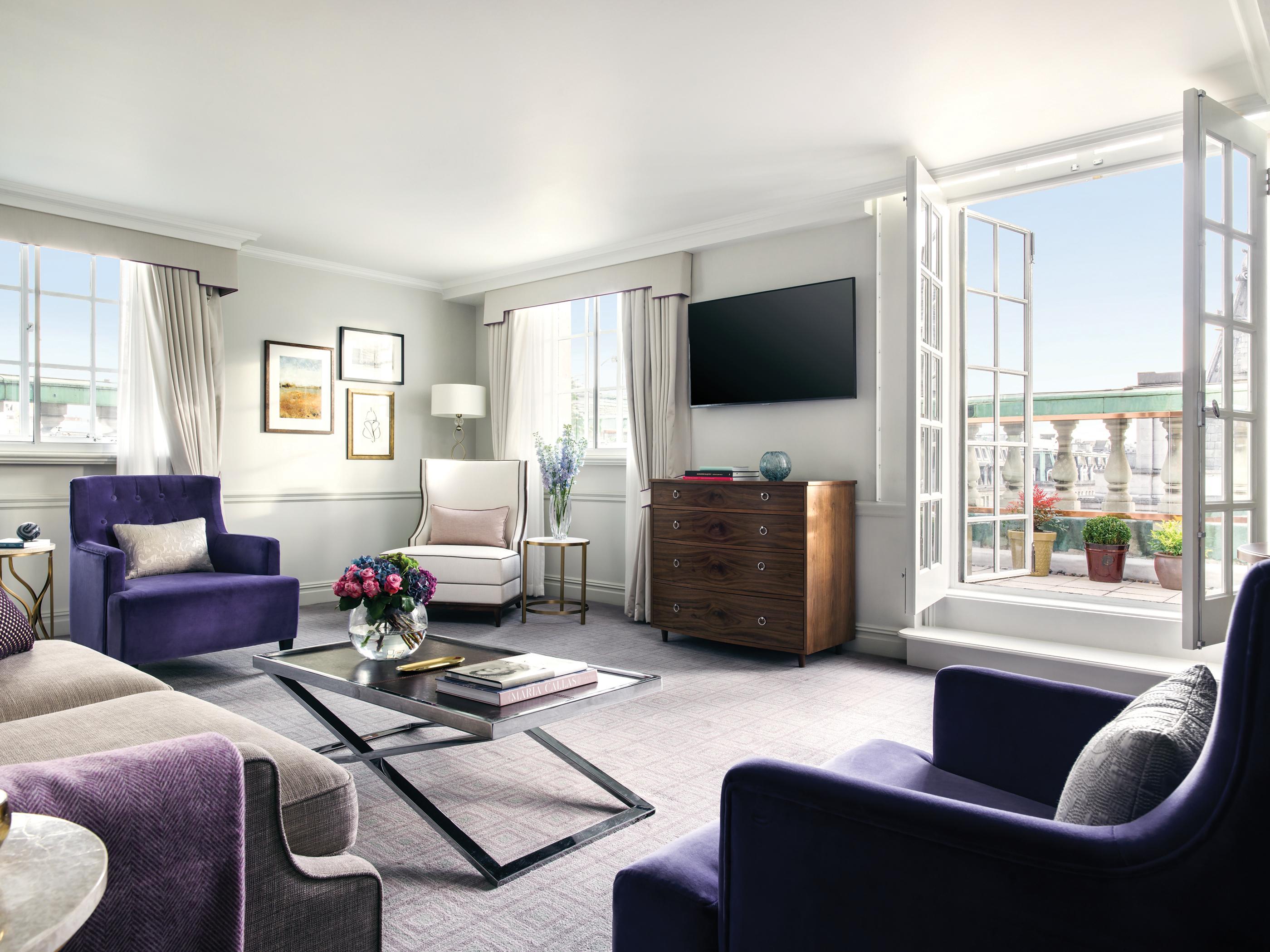 Hotel The Langham Londra Esterno foto The living room of a penthouse apartment