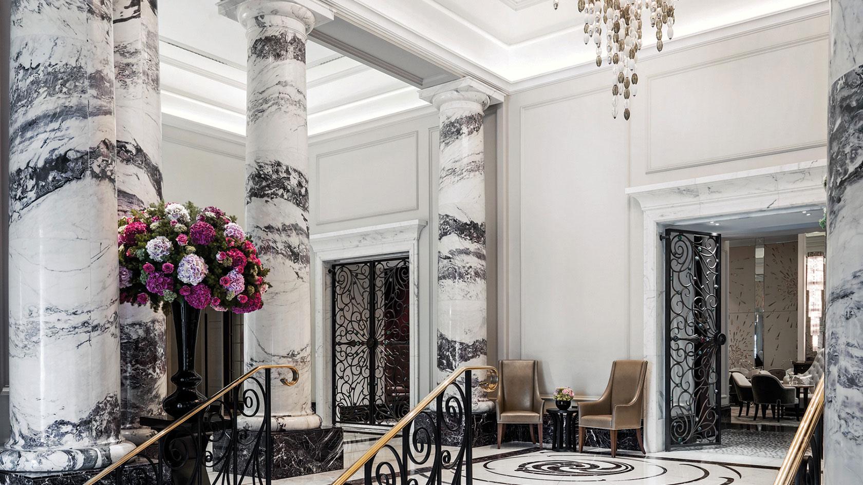 Hotel The Langham Londra Esterno foto The lobby of the Four Seasons Hotel