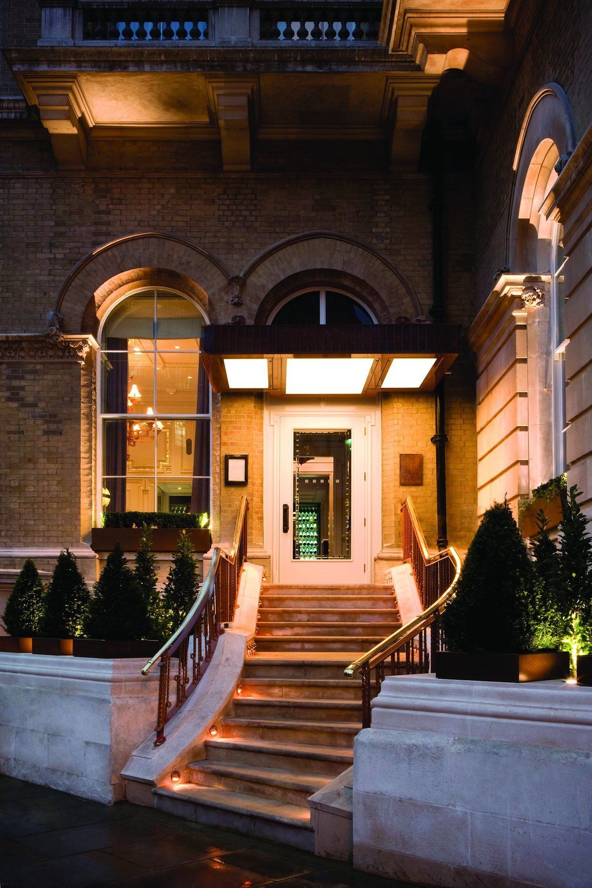 Hotel The Langham Londra Esterno foto Entrance to the hotel