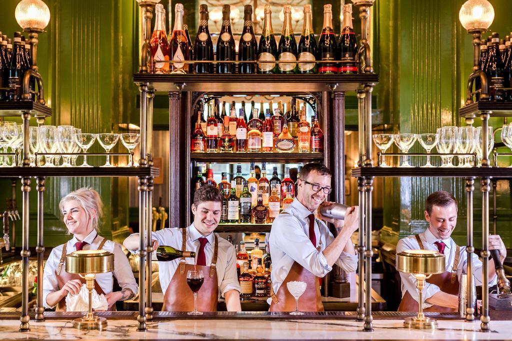 Hotel The Langham Londra Esterno foto The bar at the Savoy