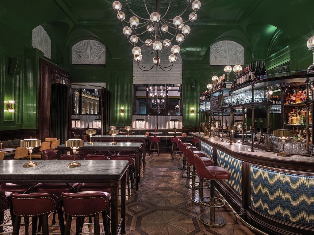 Hotel The Langham Londra Esterno foto Interior of the Ivy, St John's Wood